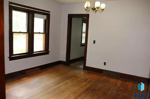 111 N Division Ave, Madison, SD 57042 photo 11