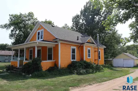 111 N Division Ave, Madison, SD 57042 photo 3