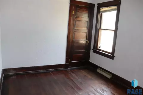 111 N Division Ave, Madison, SD 57042 photo 16