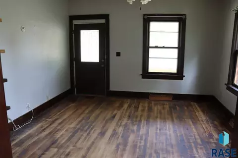 111 N Division Ave, Madison, SD 57042 photo 14