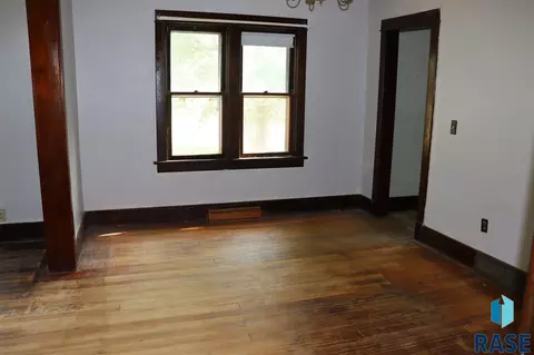 111 N Division Ave, Madison, SD 57042 photo 12