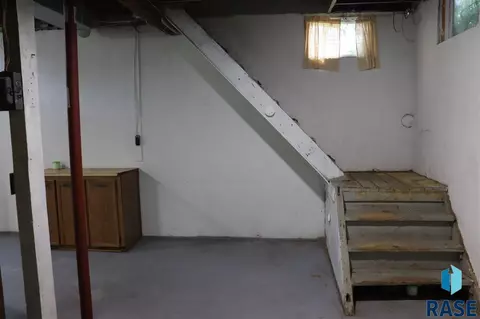 111 N Division Ave, Madison, SD 57042 photo 18