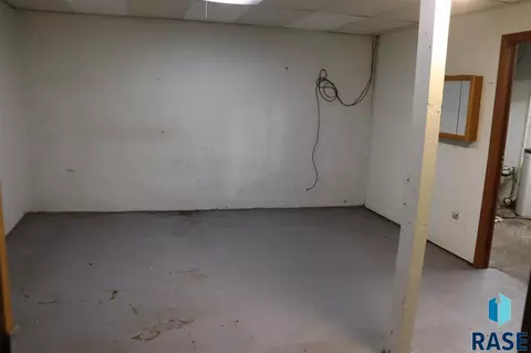 111 N Division Ave, Madison, SD 57042 photo 19