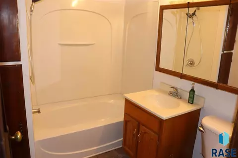 111 N Division Ave, Madison, SD 57042 photo 15