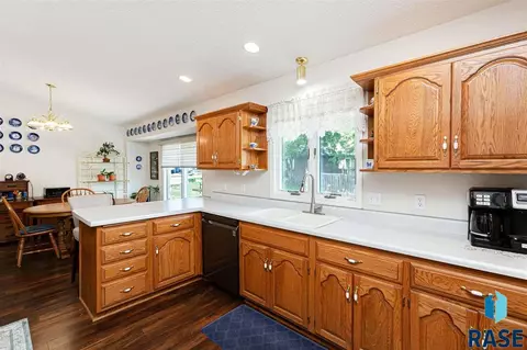 816 S Parkview Blvd, Brandon, SD 57005 photo 8