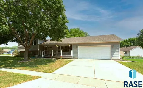 816 S Parkview Blvd, Brandon, SD 57005 photo 1