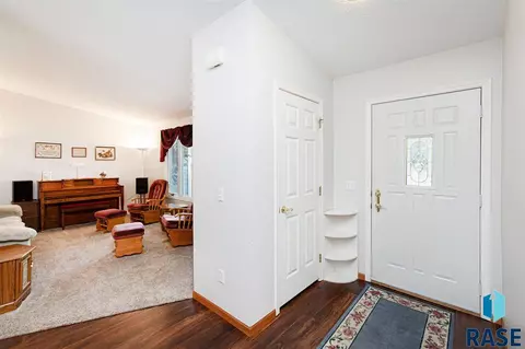 816 S Parkview Blvd, Brandon, SD 57005 photo 2