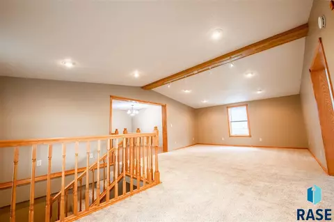 1016 S Rowley St, Mitchell, SD 57301 photo 7