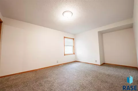 1016 S Rowley St, Mitchell, SD 57301 photo 19