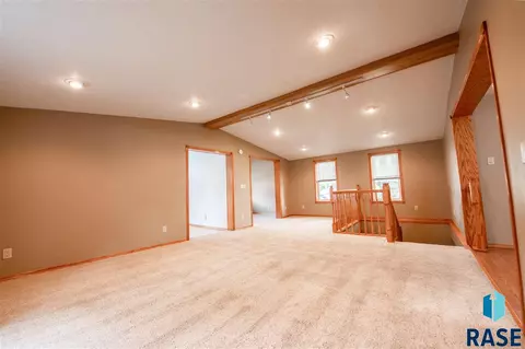 1016 S Rowley St, Mitchell, SD 57301 photo 6