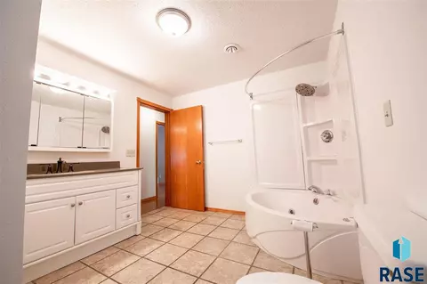 1016 S Rowley St, Mitchell, SD 57301 photo 17