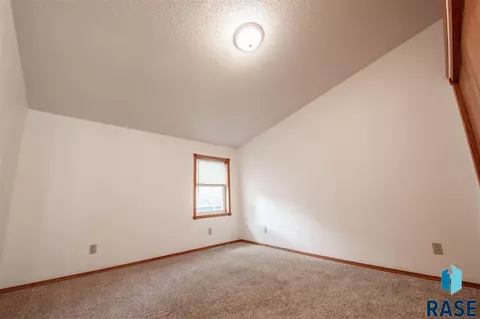 1016 S Rowley St, Mitchell, SD 57301 photo 14