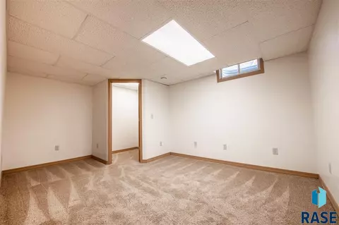 1016 S Rowley St, Mitchell, SD 57301 photo 25