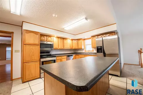 1016 S Rowley St, Mitchell, SD 57301 photo 11