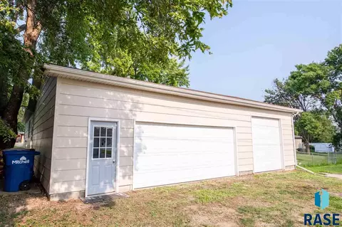 1016 S Rowley St, Mitchell, SD 57301 photo 32