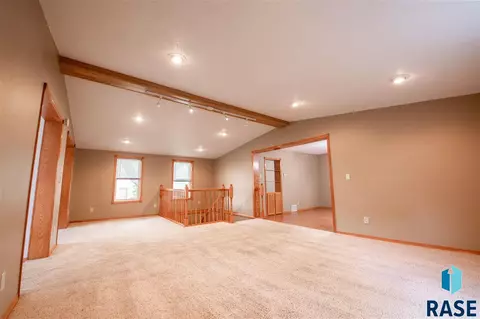 1016 S Rowley St, Mitchell, SD 57301 photo 5