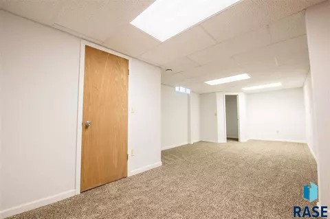 1016 S Rowley St, Mitchell, SD 57301 photo 26