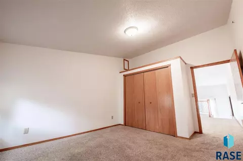 1016 S Rowley St, Mitchell, SD 57301 photo 15