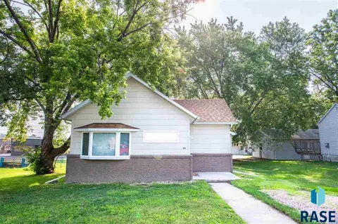 1016 S Rowley St, Mitchell, SD 57301 photo 3