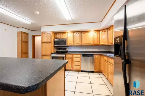 1016 S Rowley St, Mitchell, SD 57301 photo 12