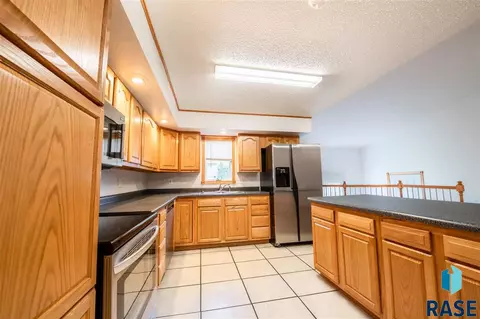 1016 S Rowley St, Mitchell, SD 57301 photo 10