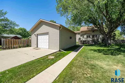 568 E 3rd St, Parker, SD 57053 photo 32