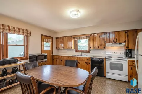 568 E 3rd St, Parker, SD 57053 photo 9