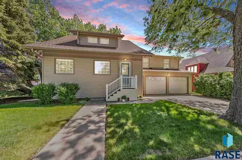 568 E 3rd St, Parker, SD 57053 photo 1