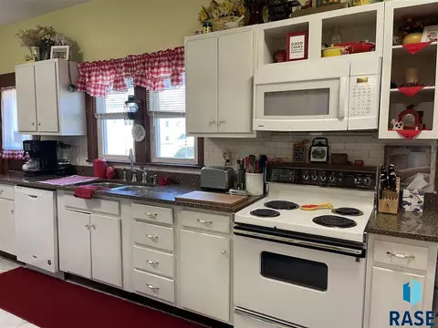 303 E Wagner St, Marion, SD 57043 photo 2