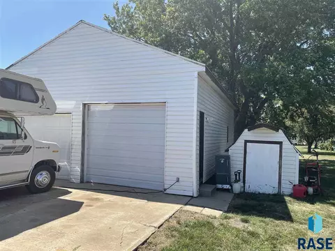 303 E Wagner St, Marion, SD 57043 photo 32