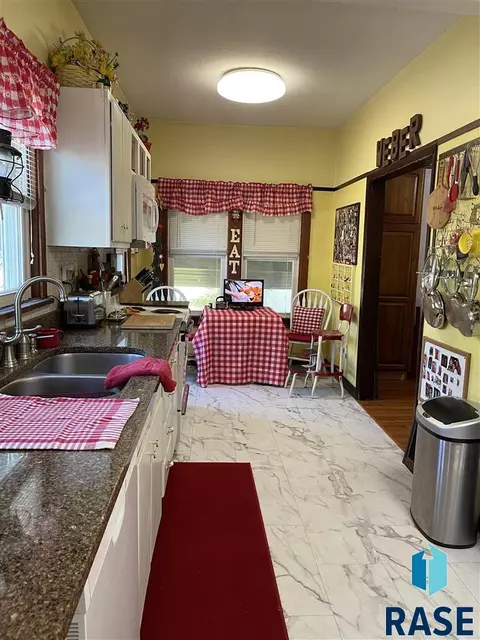 303 E Wagner St, Marion, SD 57043 photo 3