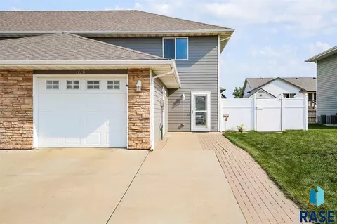 320 Scott Pl, Tea, SD 57064 photo 2