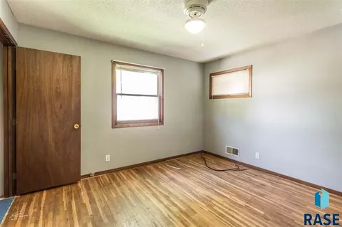 1221 N Spring Ave, Sioux Falls, SD 57104 photo 11