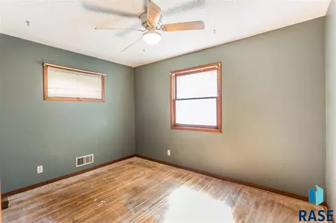 1221 N Spring Ave, Sioux Falls, SD 57104 photo 12