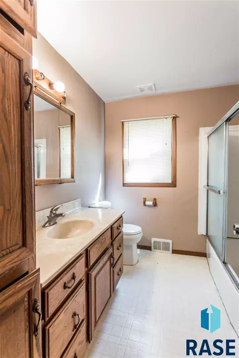 1221 N Spring Ave, Sioux Falls, SD 57104 photo 9