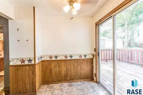 1221 N Spring Ave, Sioux Falls, SD 57104 photo 8