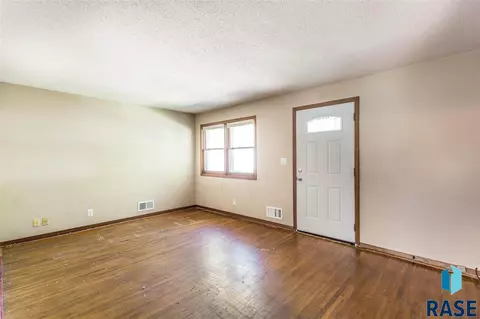 1221 N Spring Ave, Sioux Falls, SD 57104 photo 10