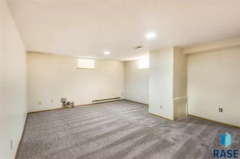 1221 N Spring Ave, Sioux Falls, SD 57104 photo 15