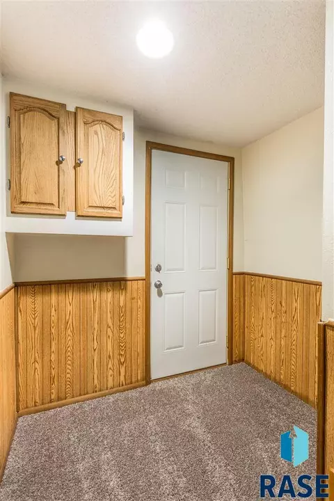 1221 N Spring Ave, Sioux Falls, SD 57104 photo 16