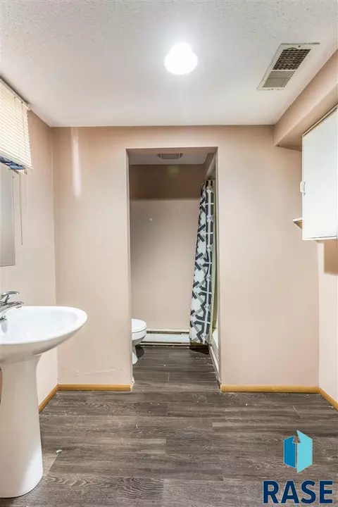 1221 N Spring Ave, Sioux Falls, SD 57104 photo 13