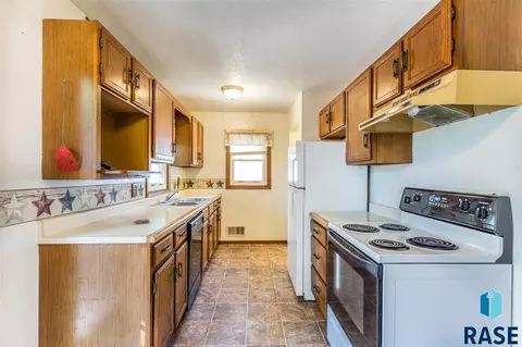 1221 N Spring Ave, Sioux Falls, SD 57104 photo 6