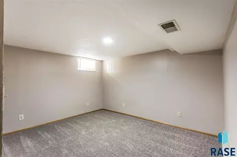 1221 N Spring Ave, Sioux Falls, SD 57104 photo 14