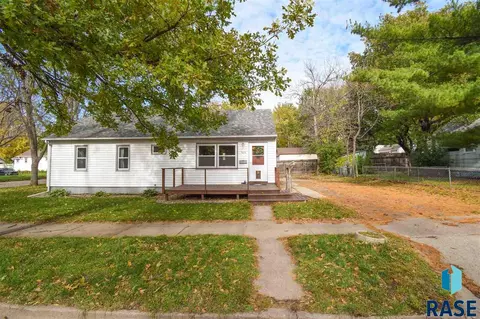 520 W Mcclellan St, Sioux Falls, SD 57104 photo 1