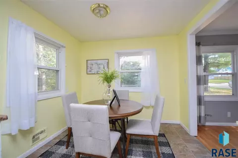 520 W Mcclellan St, Sioux Falls, SD 57104 photo 9