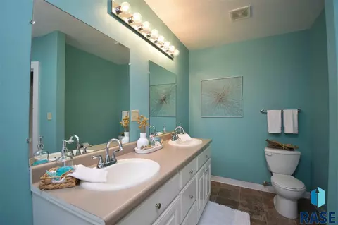 520 W Mcclellan St, Sioux Falls, SD 57104 photo 17