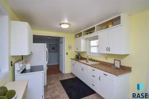 520 W Mcclellan St, Sioux Falls, SD 57104 photo 4