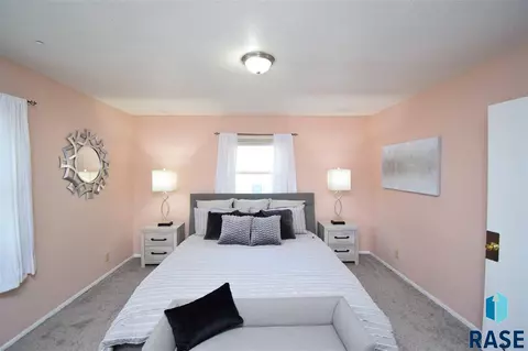 520 W Mcclellan St, Sioux Falls, SD 57104 photo 14