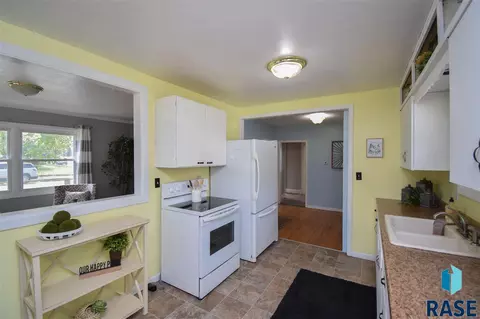 520 W Mcclellan St, Sioux Falls, SD 57104 photo 5