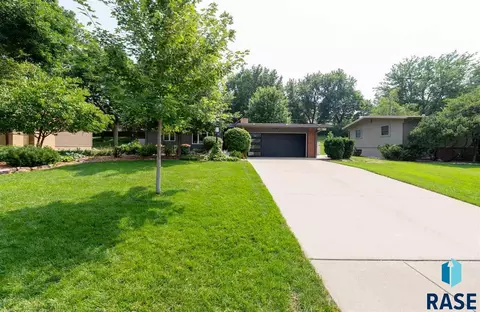 2913 W Oak St, Sioux Falls, SD 57105 photo 2