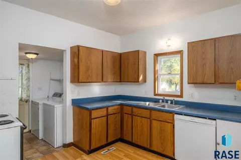 306 E 6th St, Dell Rapids, SD 57022 photo 9